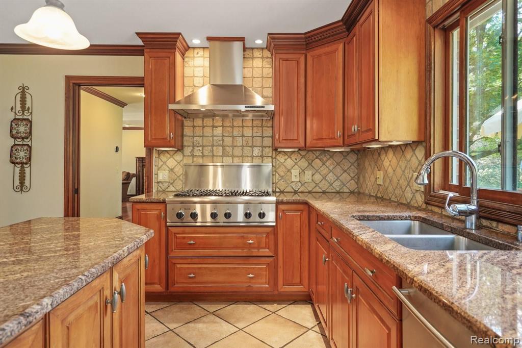 1026 Springwood Lane Rochester Hills, MI 48309 - Photo 8 of 33