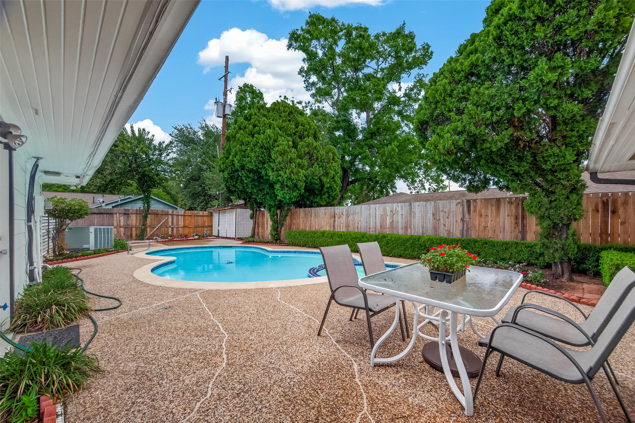 5666 Overbrook Lane Houston, TX 77056 - Photo 31 of 36