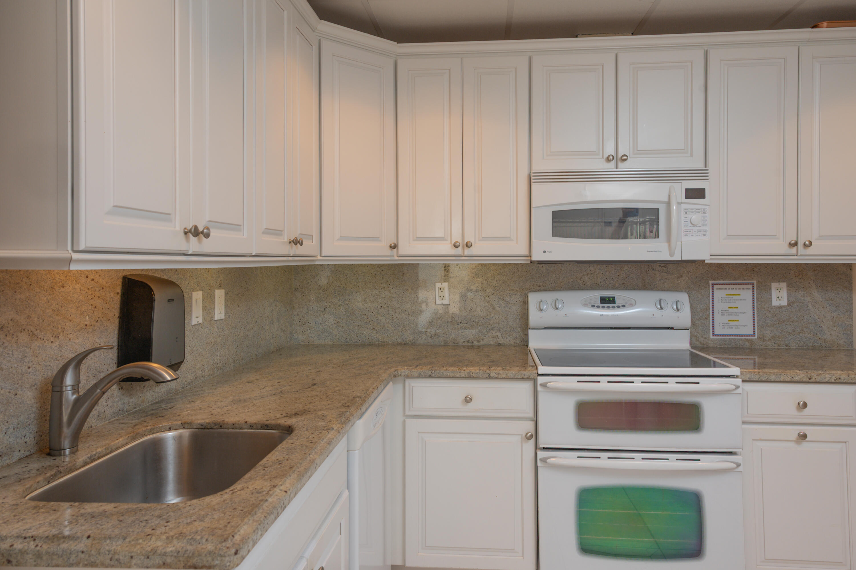 1200 South Ocean Boulevard, Unit 11D Boca Raton, FL 33432 - Photo 25 of 45 Community Kitchen Facilities