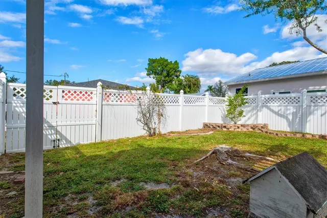 $435,900 | 2720 4th Avenue West, Bradenton, FL 34205