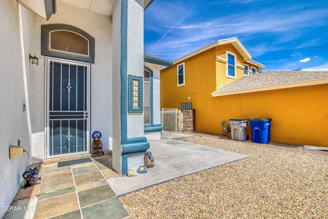 a very nice looking room with many furniture