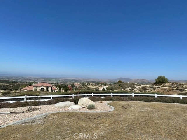 38975 Loftus Lane Temecula, CA 92592 - Photo 4 of 32 a view of a city