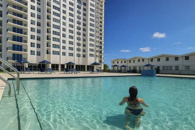 $320,000 | 2750 Northeast 183rd Street, Unit 2103, Aventura, FL 33160