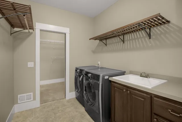 $565,000 | 1031 Homestead Drive, Jordan, MN 55352