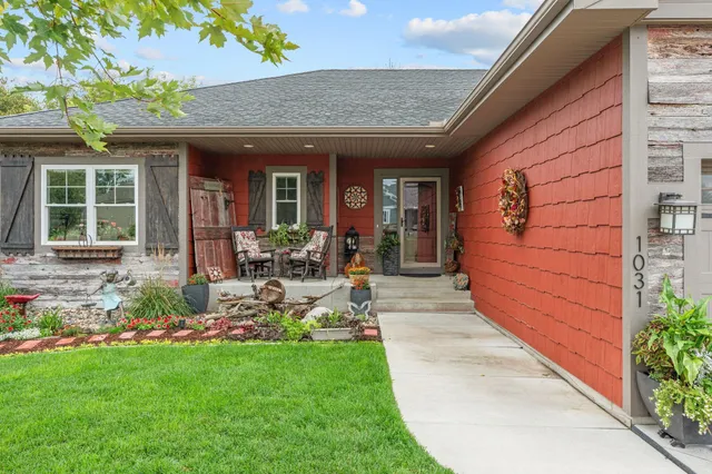 $565,000 | 1031 Homestead Drive, Jordan, MN 55352