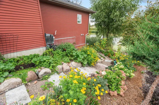 $565,000 | 1031 Homestead Drive, Jordan, MN 55352