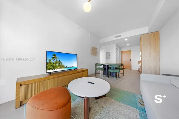 $3,200 | 11 Northeast 6th Street, Unit 1910, Miami, FL 33132