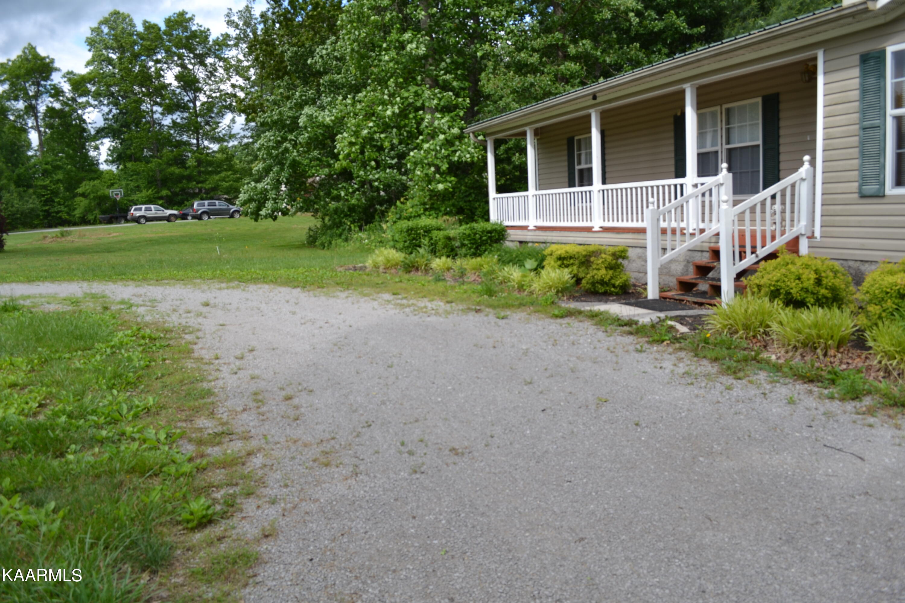 286 Jim Garrett Road Crossville, TN 38571 - Photo 23 of 30 Front Porch