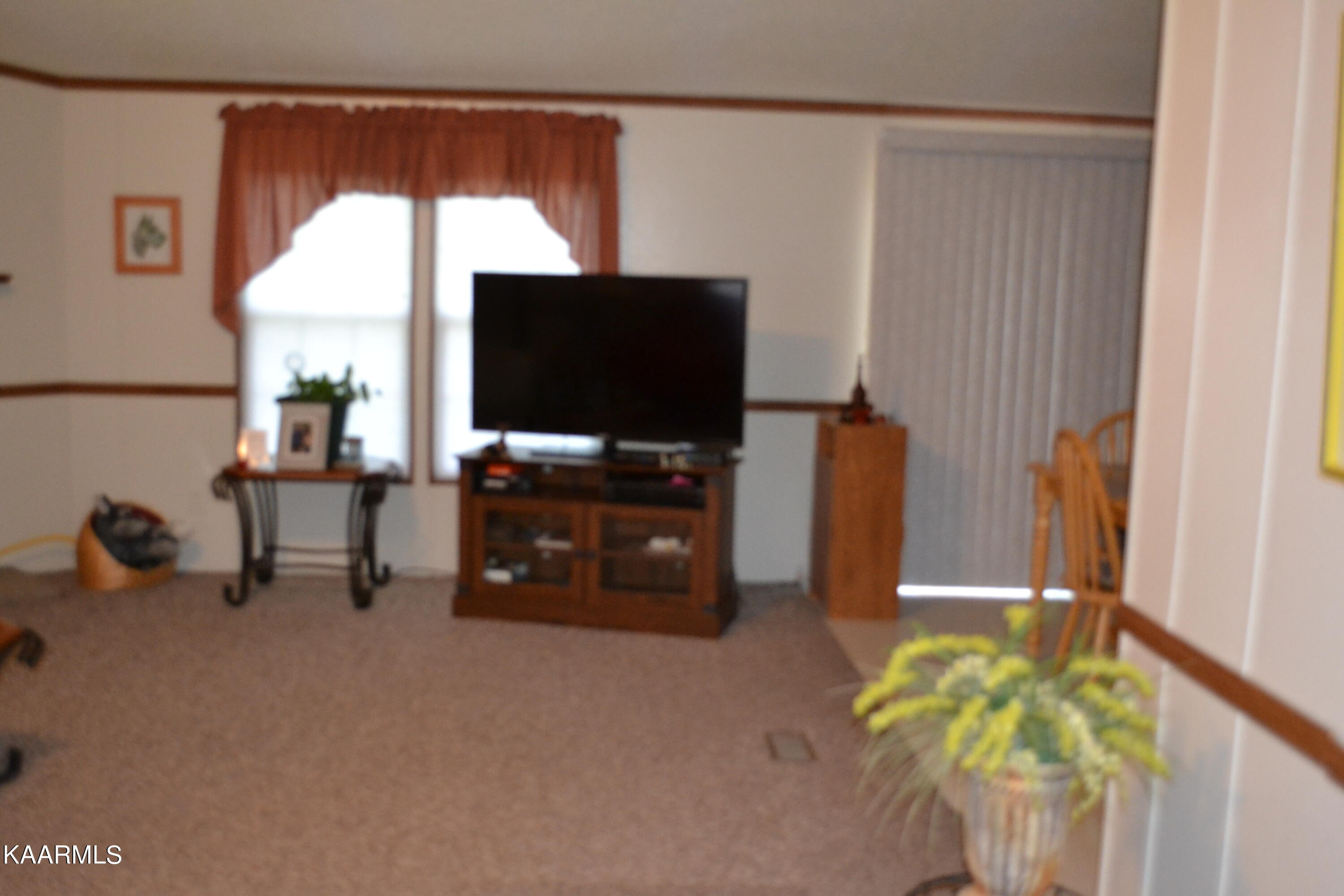 286 Jim Garrett Road Crossville, TN 38571 - Photo 26 of 30 Living Room
