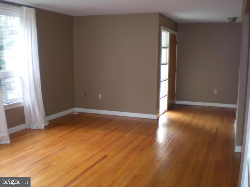 123 West End Avenue Lititz, PA 17543 - Photo 2 of 7