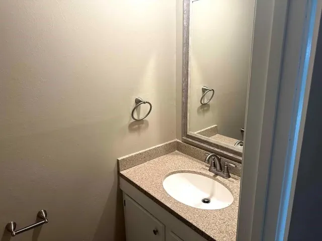 $1,400 | 588 Oak Avenue, Unit B, Harahan, LA 70123