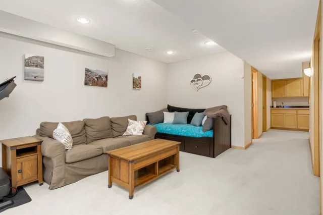 $3,650 | 14009 52nd Avenue North, Plymouth, MN 55446