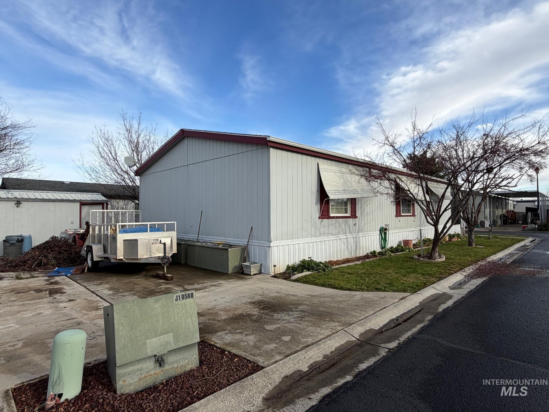 2115 6th Avenue, Unit 26 Clarkston, WA 99403 - Photo 4 of 5 View of side of property featuring a patio area