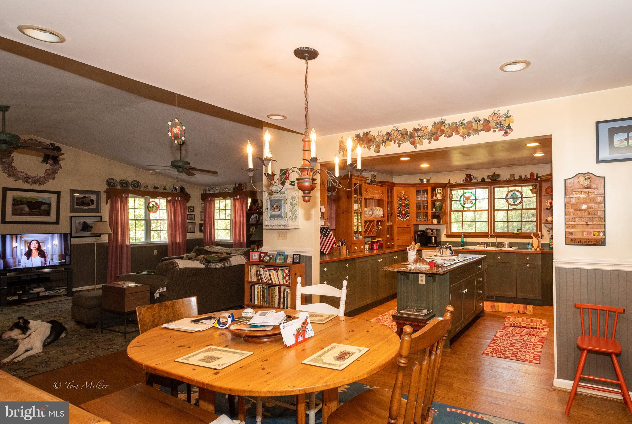 2744 Greene Road Baldwin, MD 21013 - Photo 13 of 32 Extra Sitting Dining Area off of Kitchen