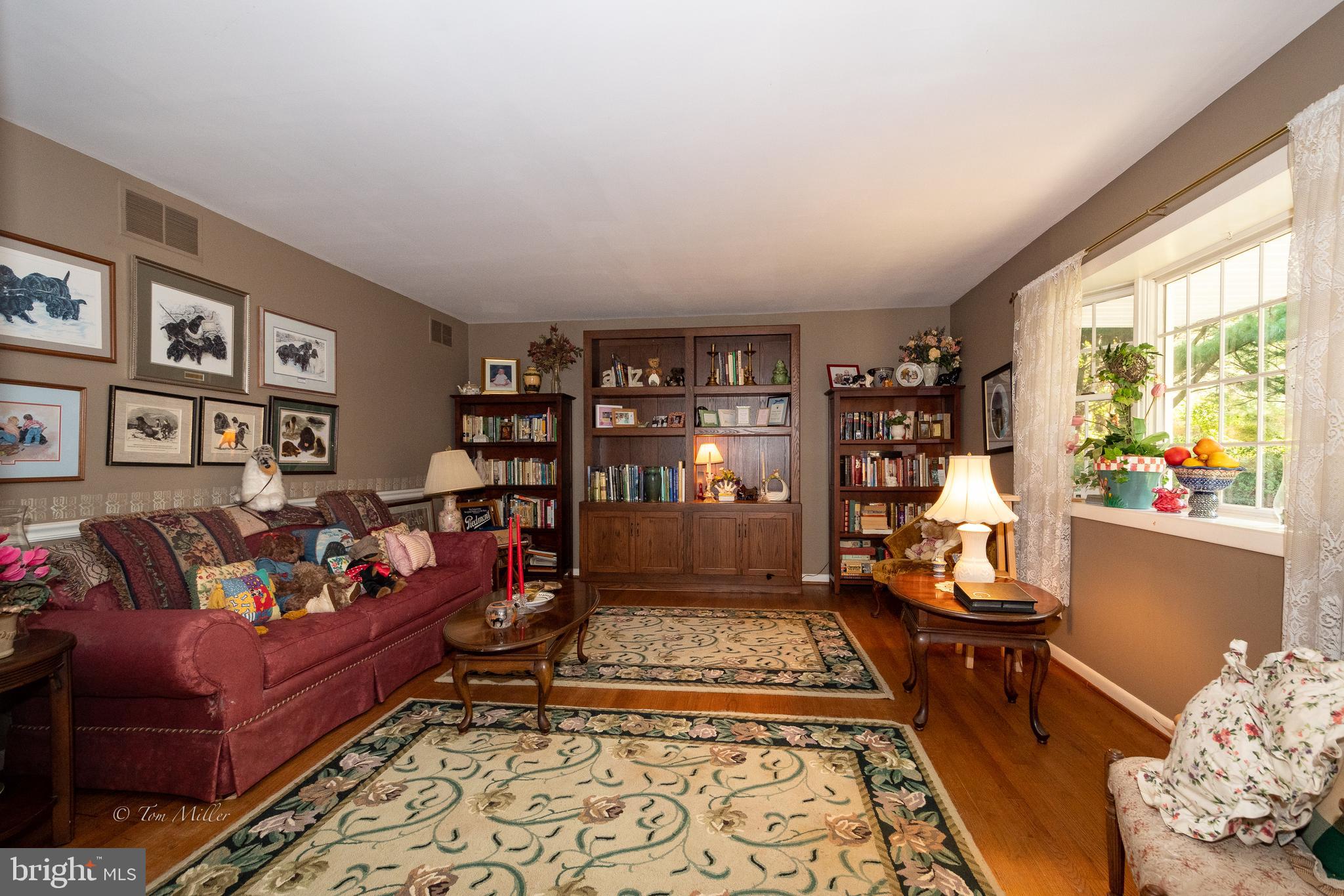 2744 Greene Road Baldwin, MD 21013 - Photo 5 of 32 Handsome Living Room with Hardwood Floors