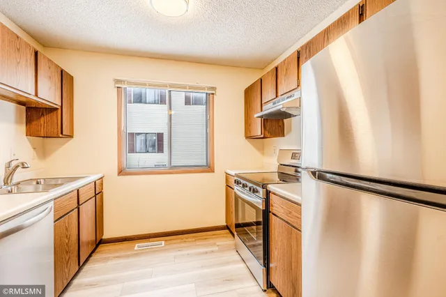 $149,500 | 6631 84th Court North, Brooklyn Park, MN 55445