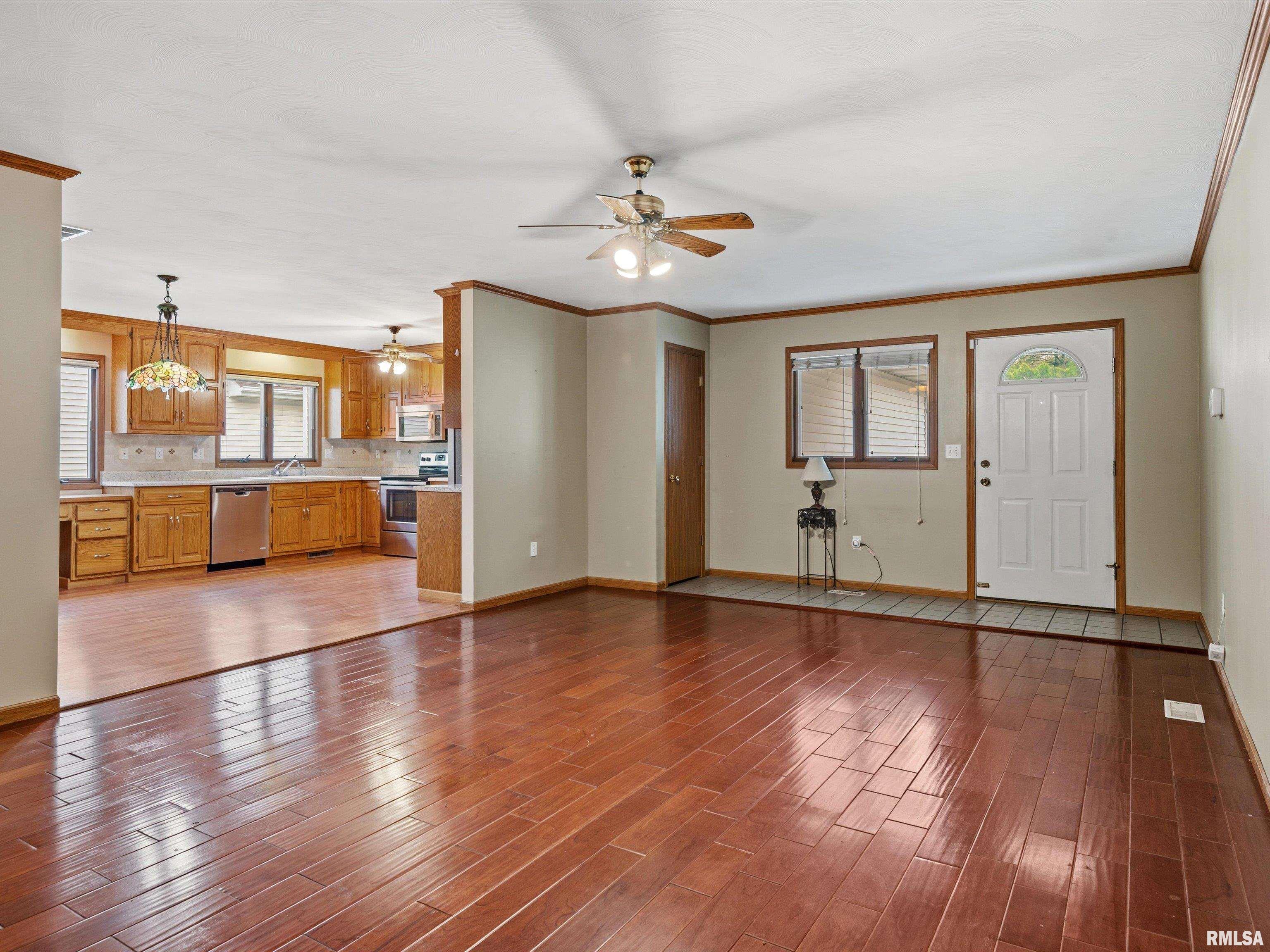 2424 Neil Road Springfield, IL 62702 - Photo 8 of 23 Gallery Image 8