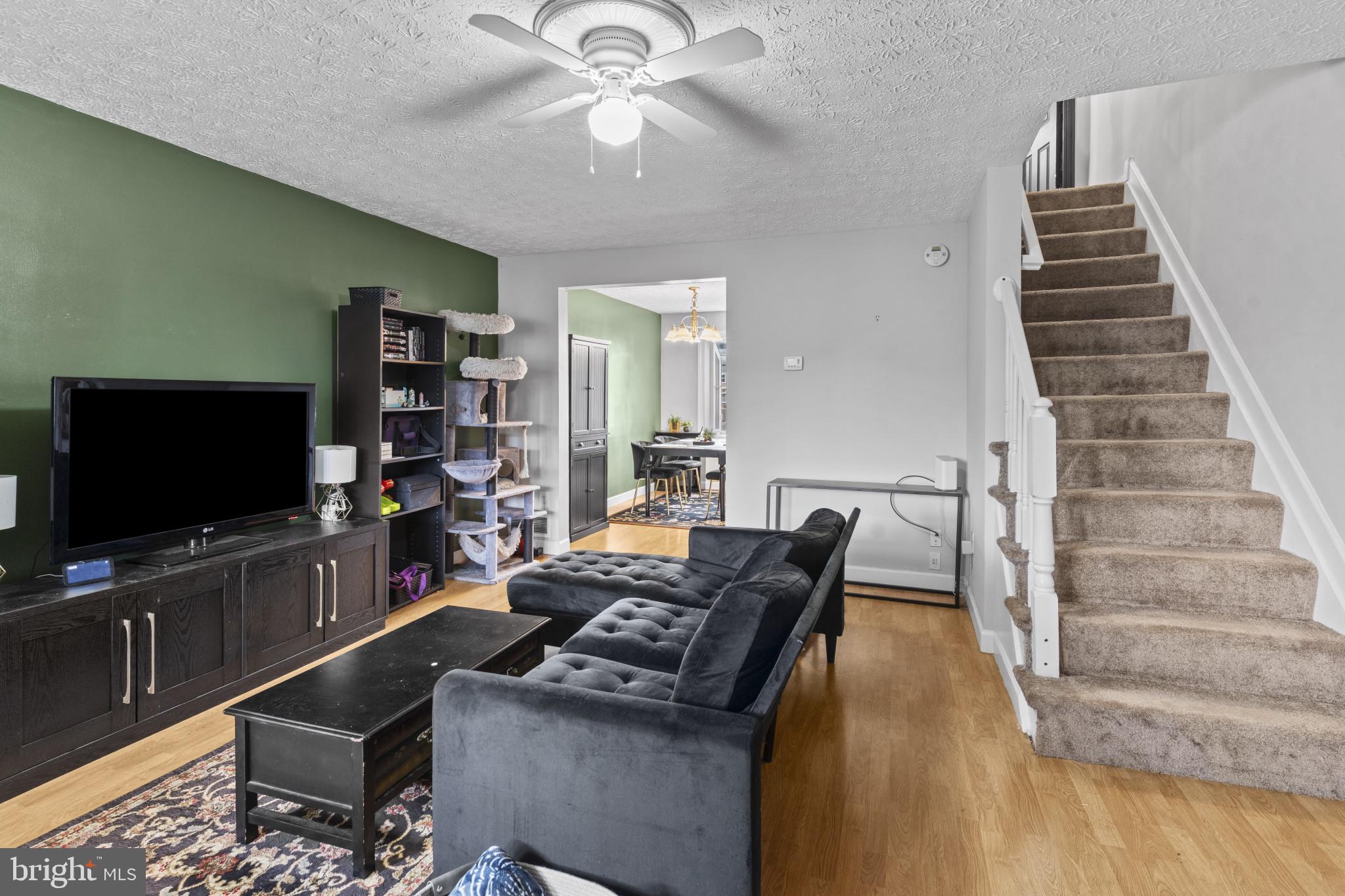 4428 Norfen Road Halethorpe, MD 21227 - Photo 5 of 31 Living room