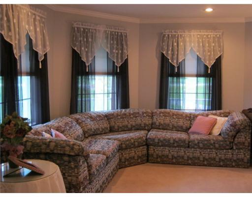 239 West Jefferson Road Butler, PA 16002 - Photo 7 of 10 Living Room.