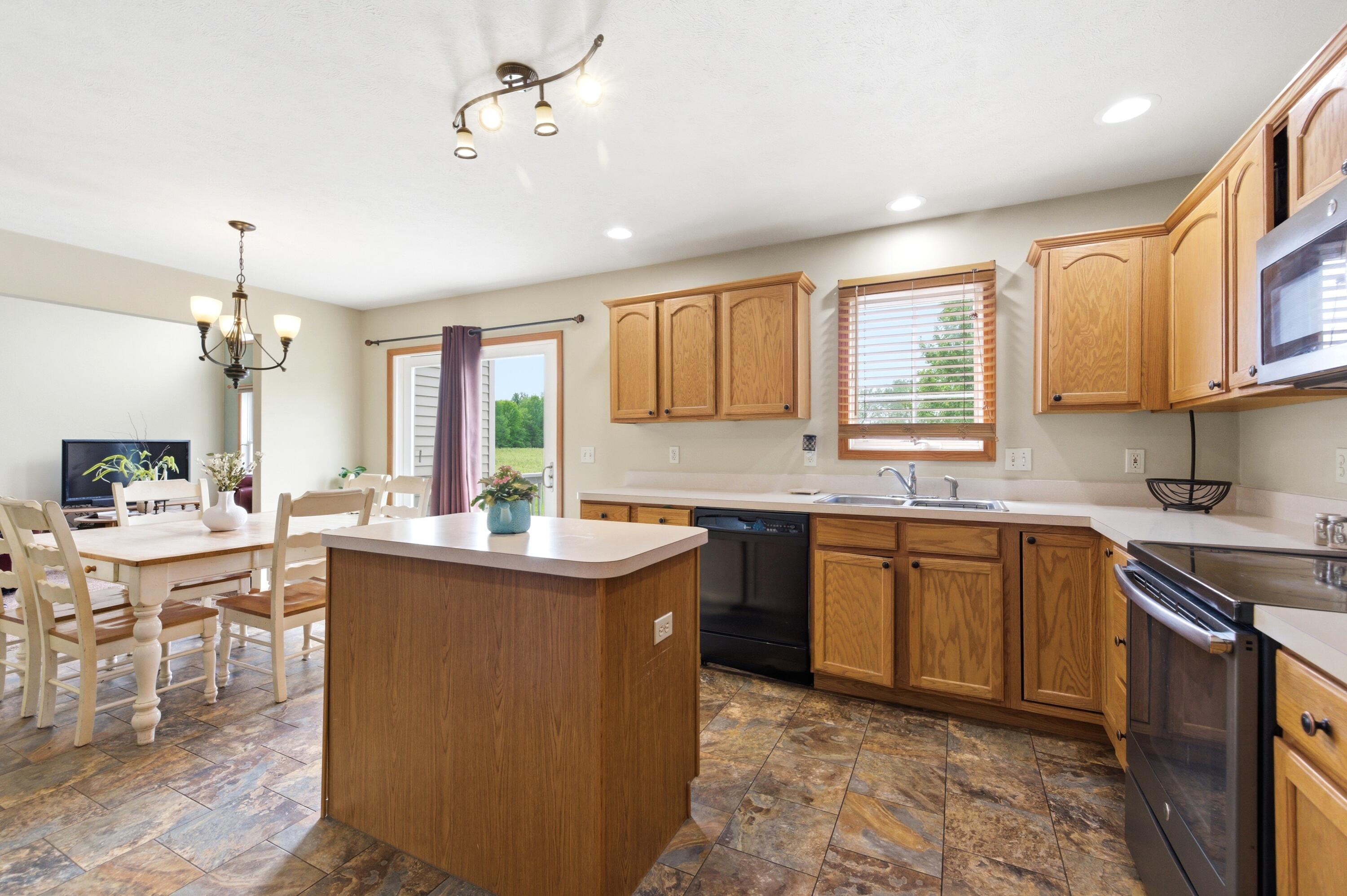 11226 Snow Road Bridgman, MI 49106 - Photo 15 of 39 Kitchen