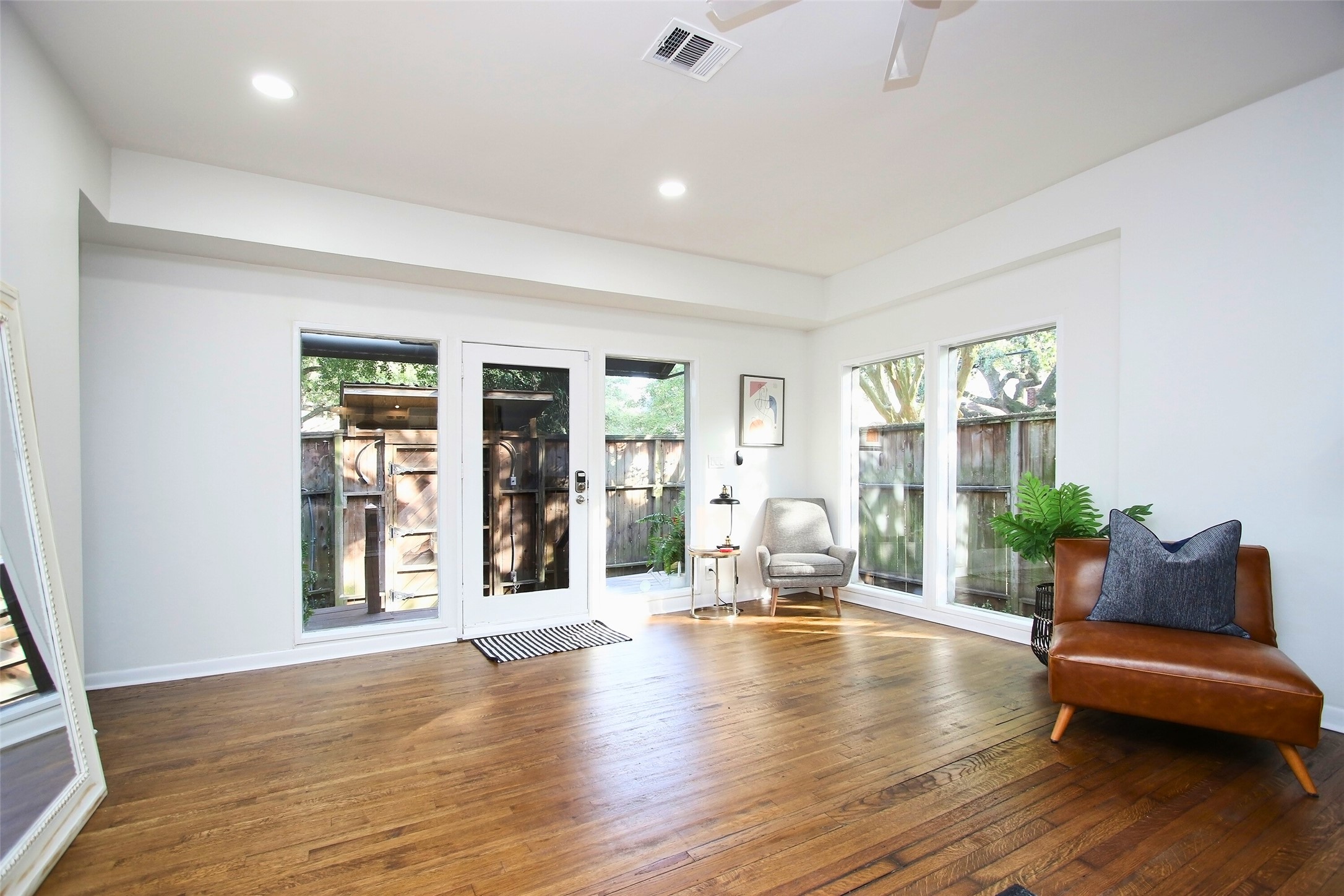 1818 Haver Street Houston, TX 77006 - Photo 9 of 28 a living room with furniture and wooden floors