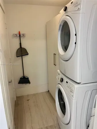 a view of entryway with washer and dryer