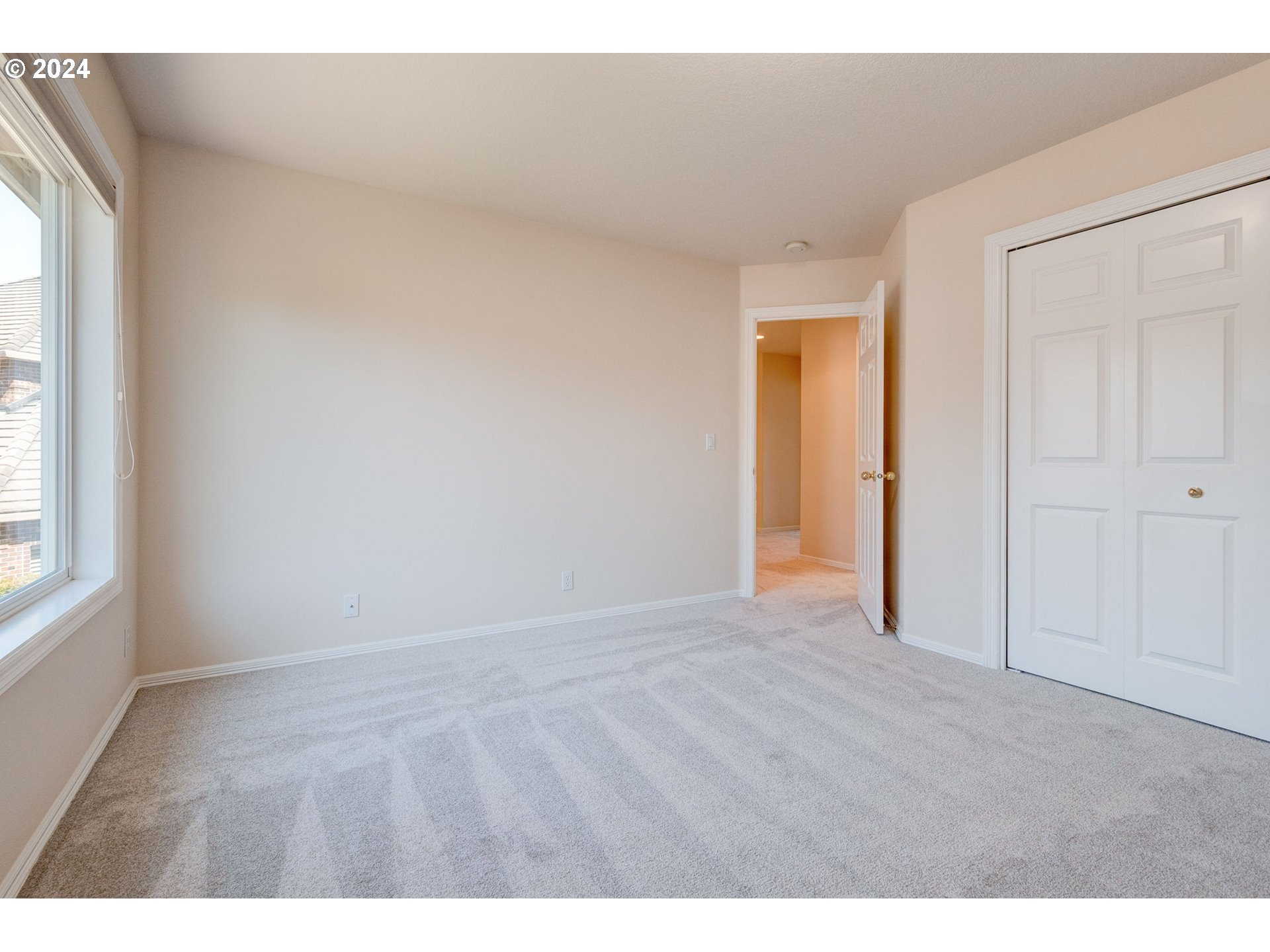 16610 Northwest Mission Oaks Drive Beaverton, OR 97006 - Photo 29 of 37 a view of an empty room and window