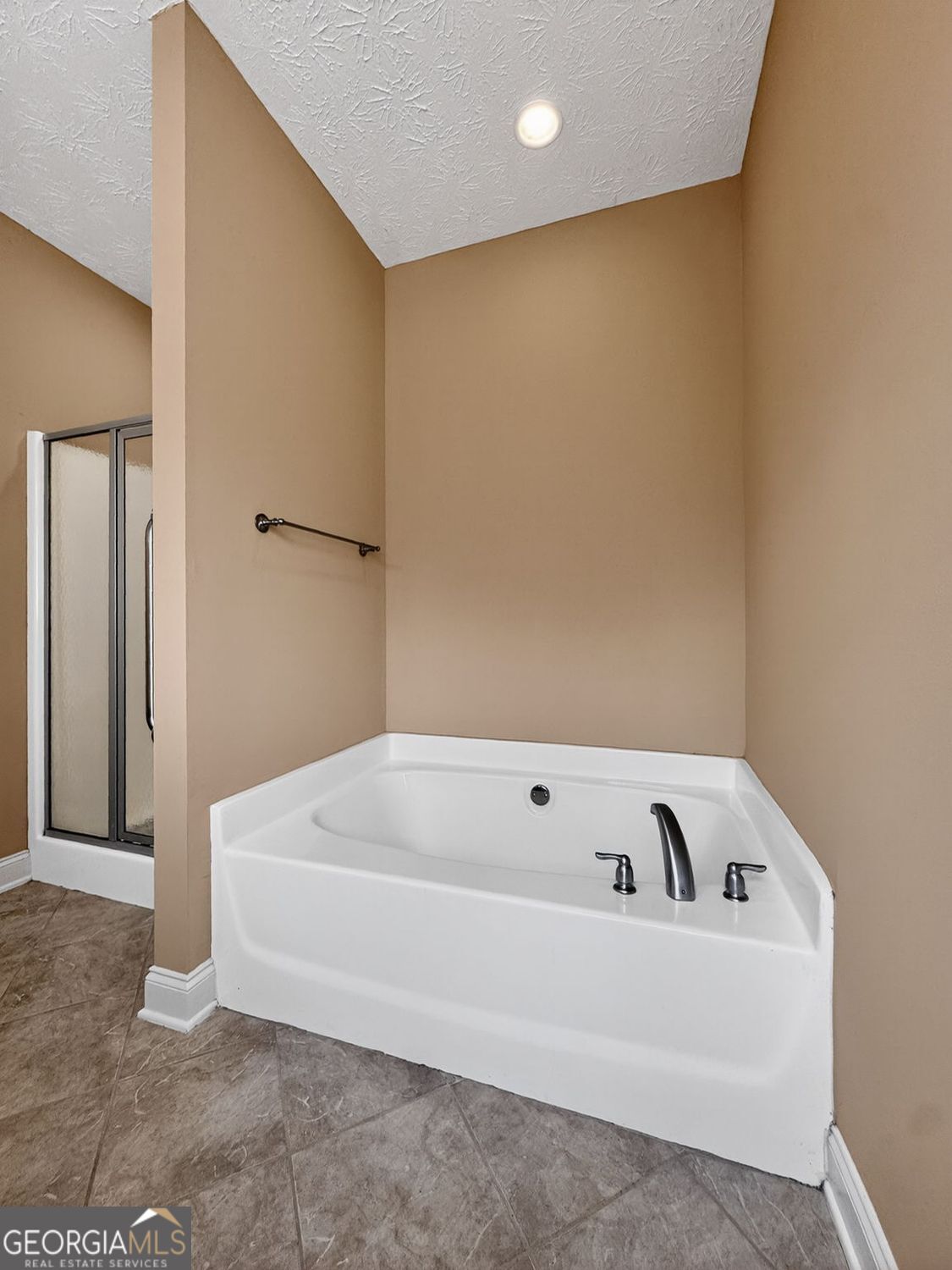 206 Jack Maddox Bridge Road Jackson, GA 30233 - Photo 22 of 38 a bathroom with a bathtub