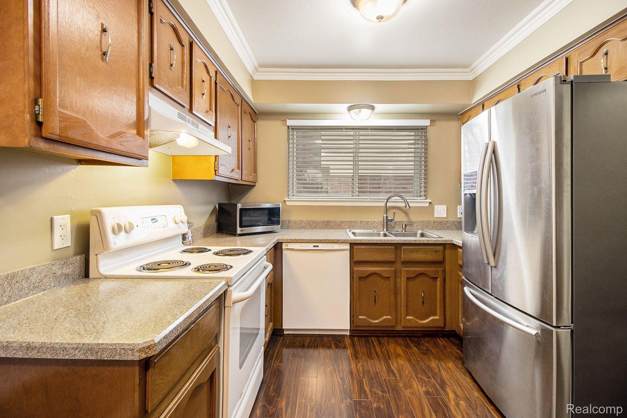 14107 Riverside Drive Livonia, MI 48154 - Photo 12 of 27