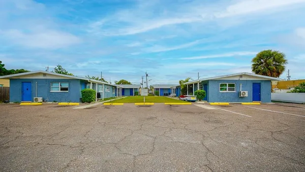 $2,000 | 6538 42nd Avenue North, Unit 1, St. Petersburg, FL 33709