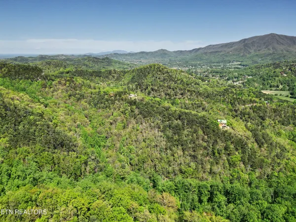 $300,000 | 1017-1035 Big Buck Trail, Townsend, TN 37882