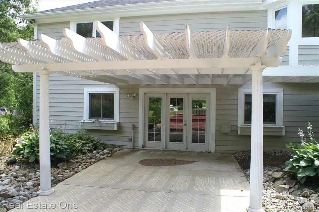 1955 White Lake Road Highland, MI 48356 - Photo 17 of 25 PERGOLA OFF WALKOUT