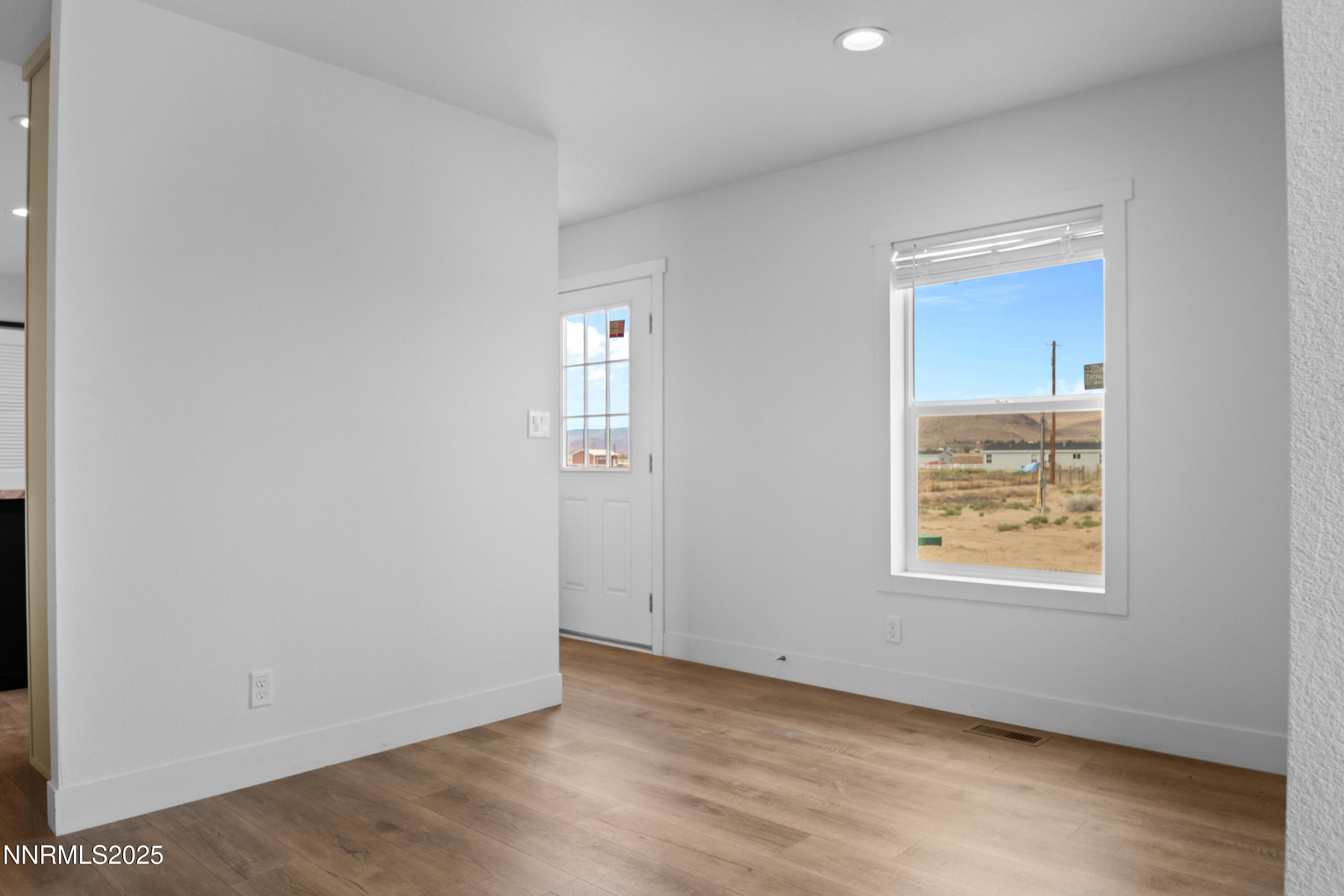 7565 Springfield Road Silver Springs, NV 89429 - Photo 7 of 28 Dining Area