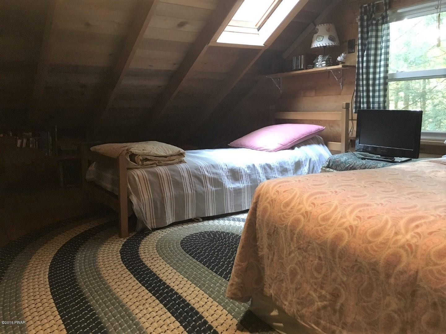 185 Timber Trail Greentown, PA 18426 - Photo 12 of 17 11-Bedroom