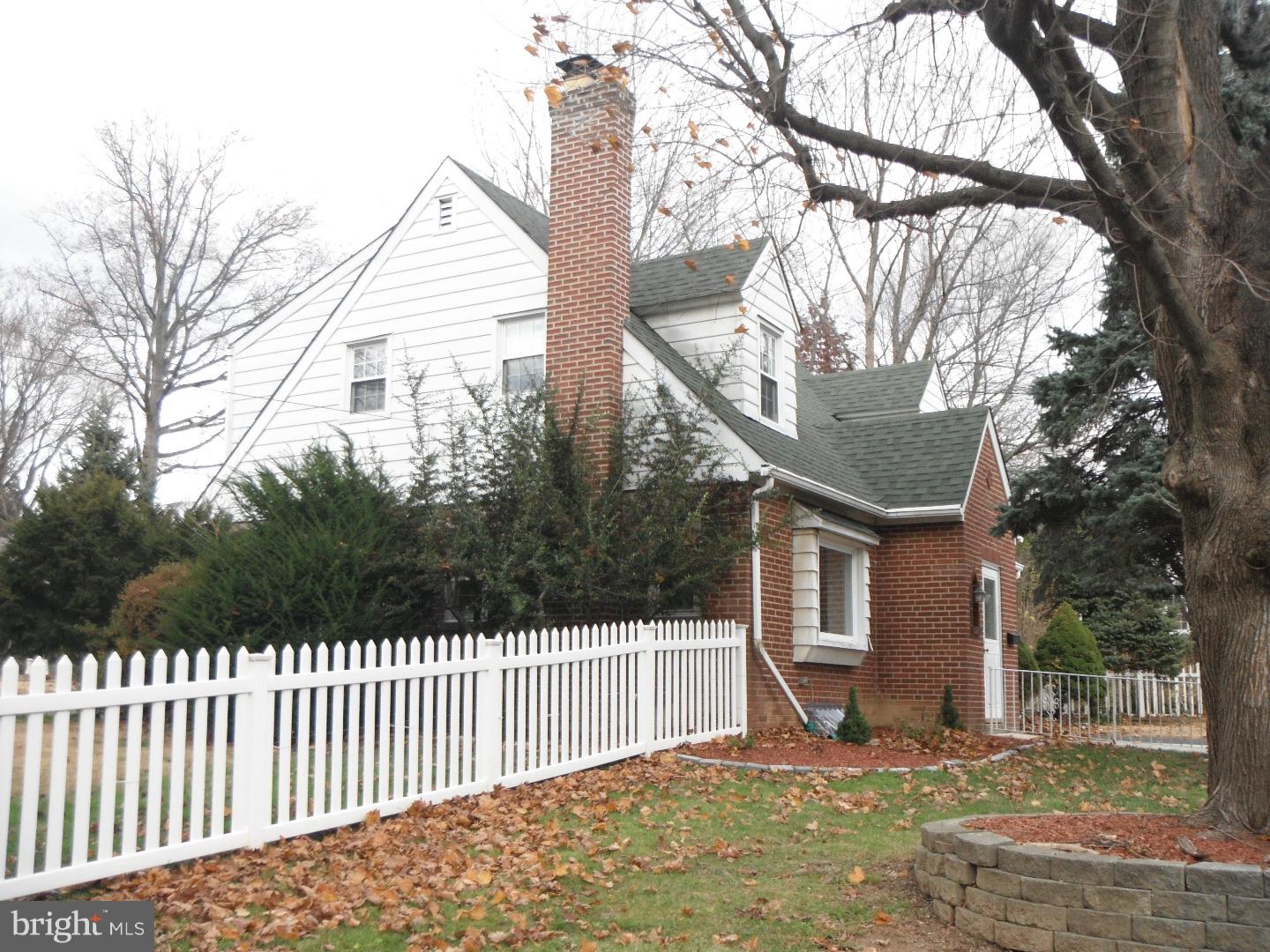 912 Pitt Road Cheltenham, PA 19012 - Photo 4 of 23 Exterior Side