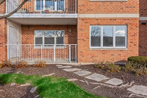 $249,500 | 5520 West 115th Street, Unit 101, Oak Lawn, IL 60453