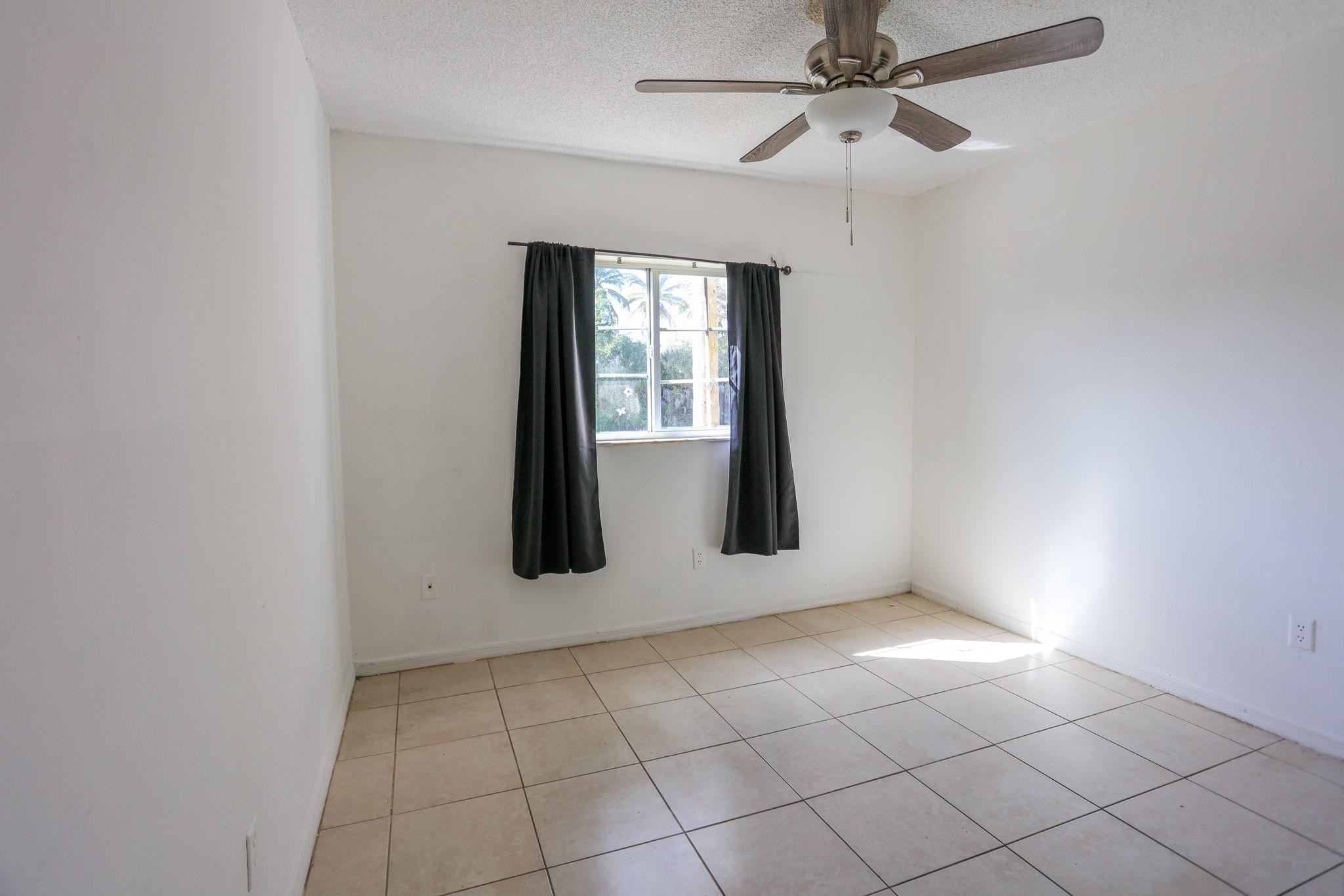 3680 North 56th Avenue, Unit 806 Hollywood, FL 33021 - Photo 7 of 30 a view of an entryway
