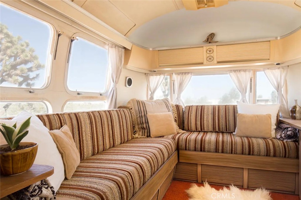 3535 Olympic Road Joshua Tree, CA 92252 - Photo 41 of 63 a living room with furniture
