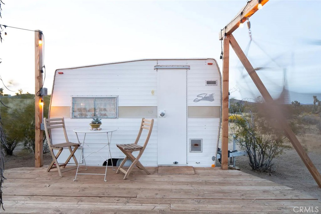 3535 Olympic Road Joshua Tree, CA 92252 - Photo 52 of 63 a view of a workspace with furniture