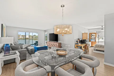 $379,000 | 14112 Huntington Pointe Drive, Unit 210, Delray Beach, FL 33484