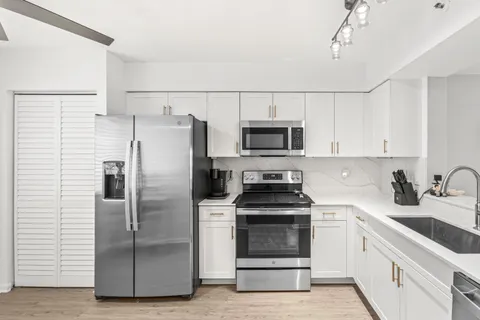 $379,000 | 14112 Huntington Pointe Drive, Unit 210, Delray Beach, FL 33484