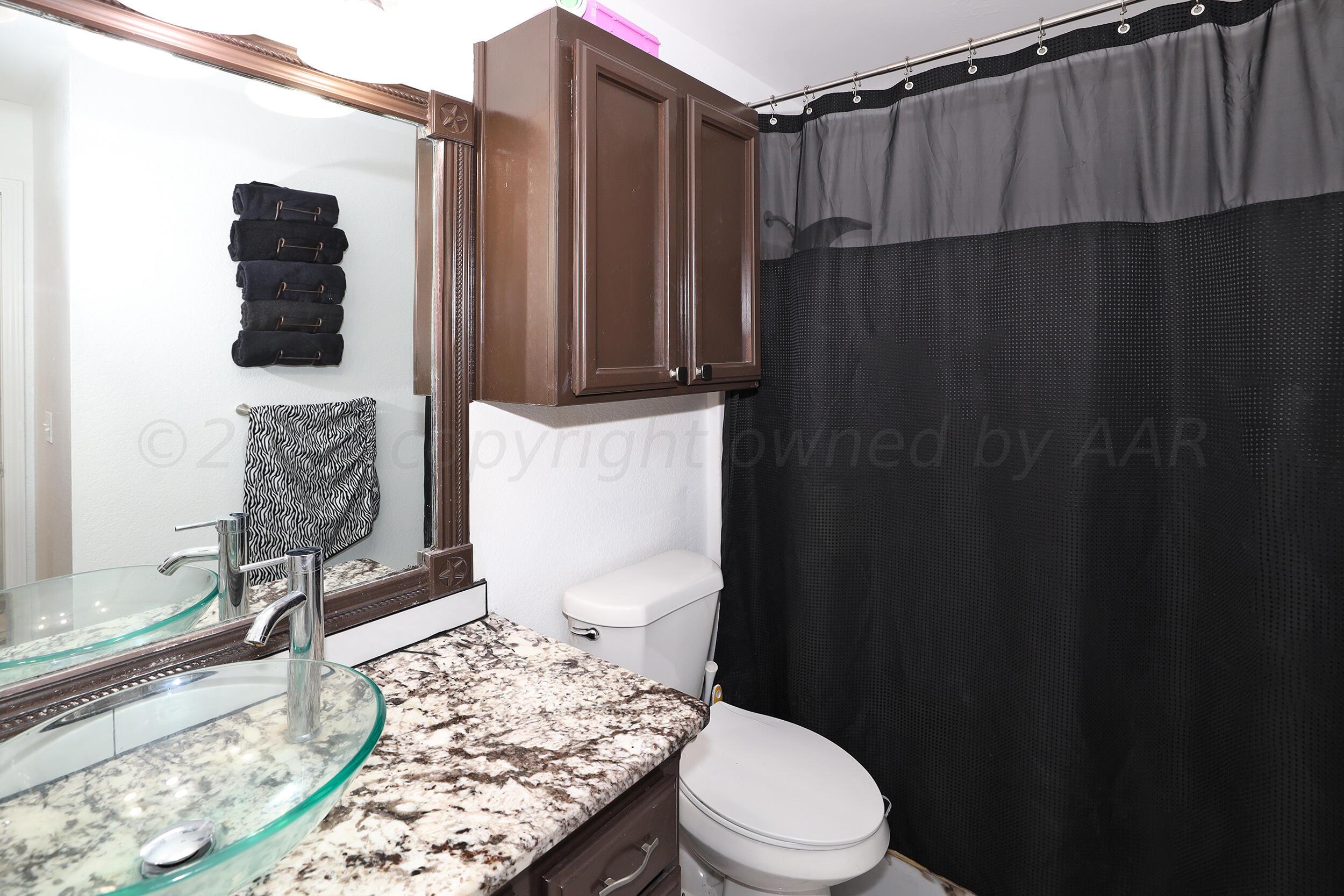 1009 Sterling Drive Amarillo, TX 79110 - Photo 12 of 17 Bathroom (1)