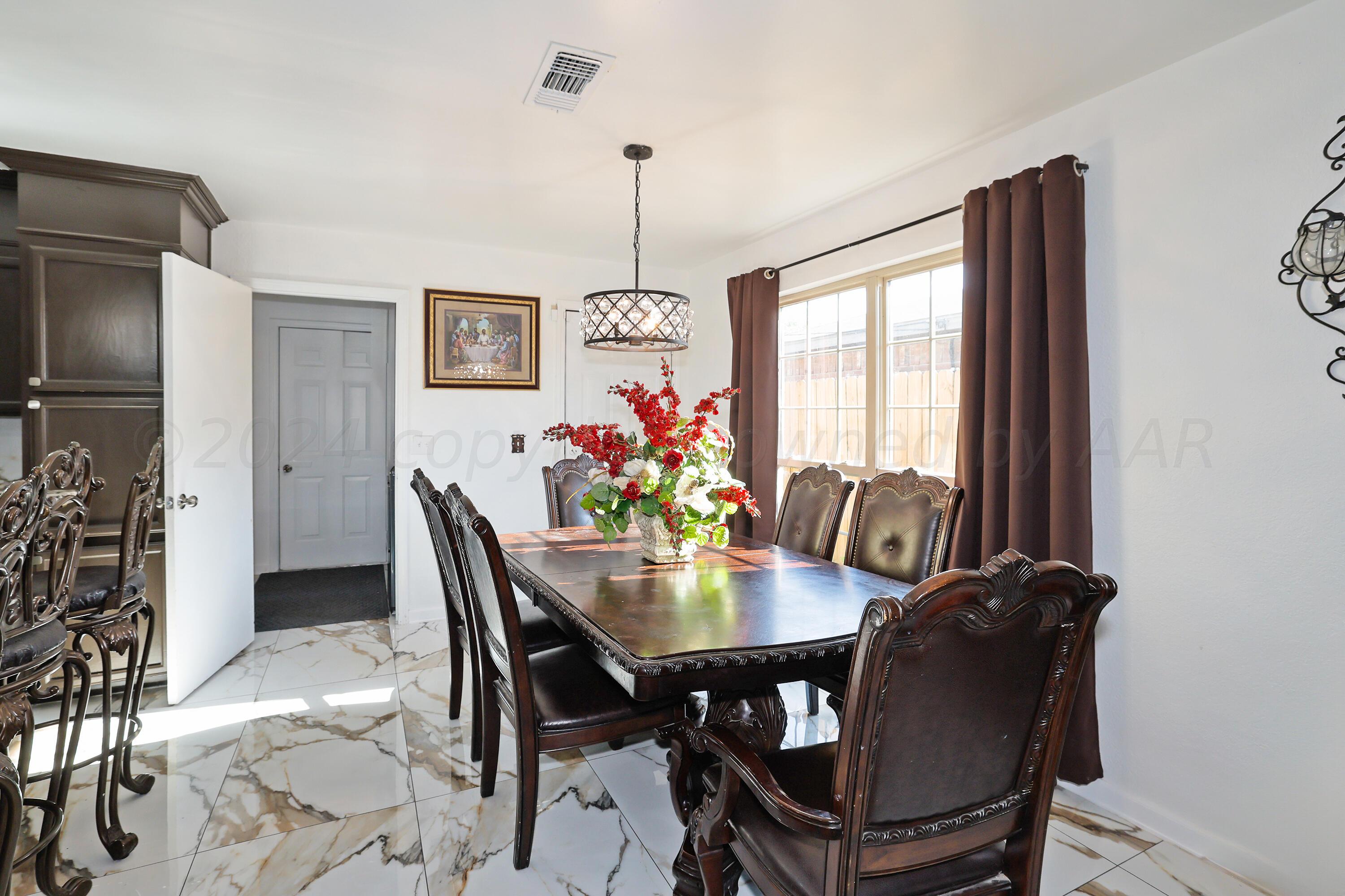 1009 Sterling Drive Amarillo, TX 79110 - Photo 3 of 17 Dining Area