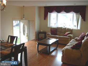 8545 Ridgeway Street Philadelphia, PA 19111 - Photo 3 of 12 Living Room