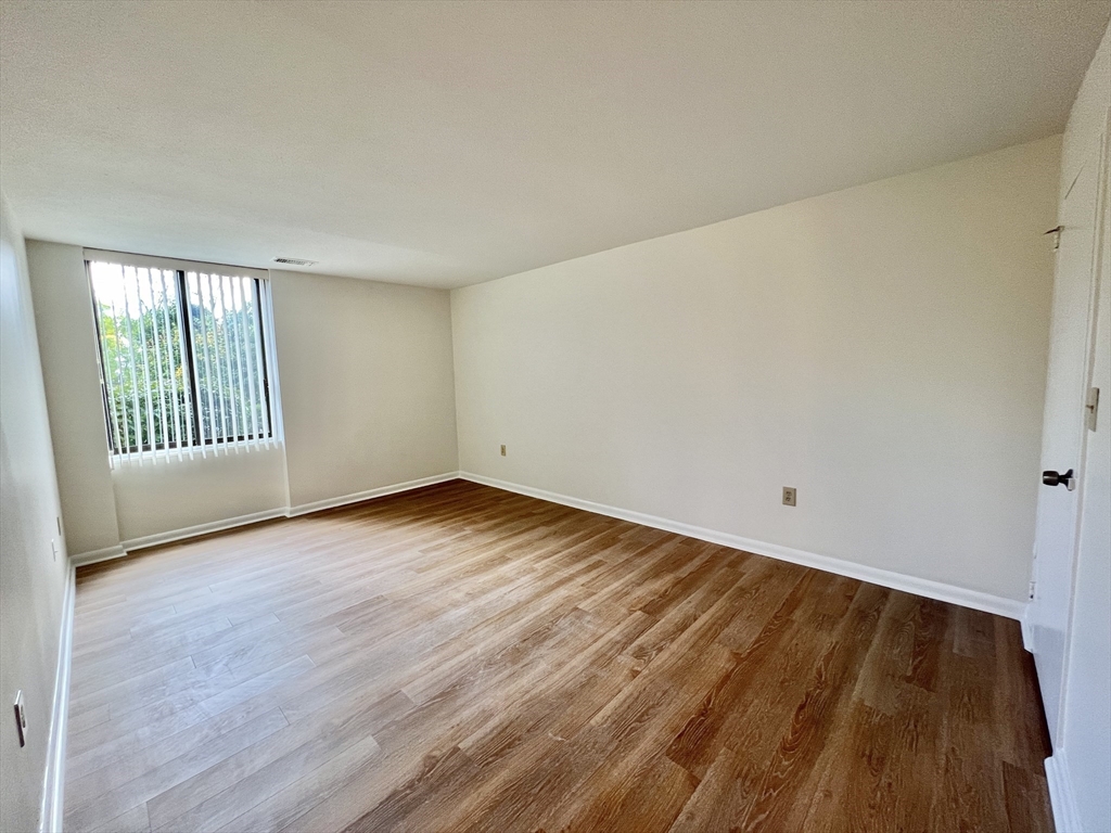 1004 Paradise Road, Unit 1H Swampscott, MA 01907 - Photo 14 of 30