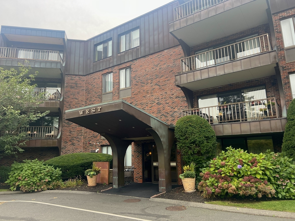 1004 Paradise Road, Unit 1H Swampscott, MA 01907 - Photo 23 of 30