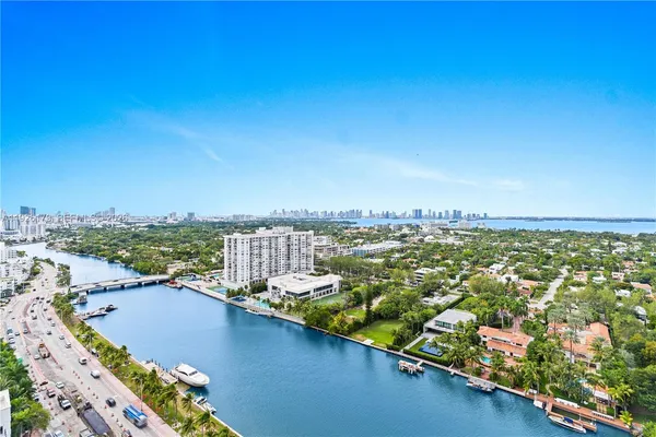 $999,000 | 4401 Collins Avenue, Unit 2517, Miami Beach, FL 33140