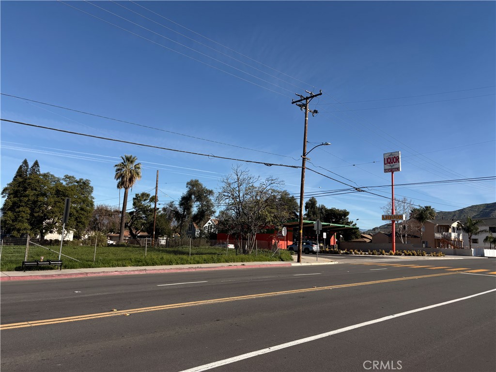 257 Highland Avenue Riverside, CA 92507 - Photo 11 of 15 a view of a city street both side of a road