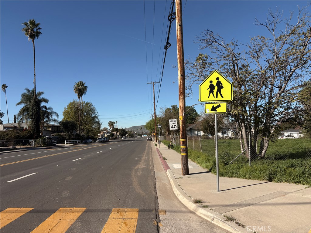 257 Highland Avenue Riverside, CA 92507 - Photo 9 of 15 a view of a basketball court