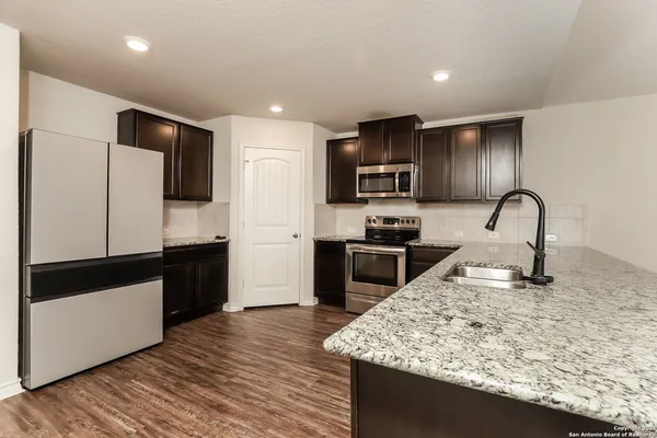 $2,000 | 2935 Thackery Groove, San Antonio, TX 78245